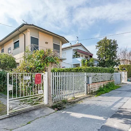 Awesome In With Wifi Holiday home Marina di Pietrasanta